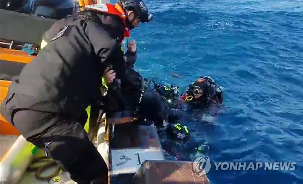 어창 내 공기로 40여 시간 버텼다…아찔했던 경주 어선 사고