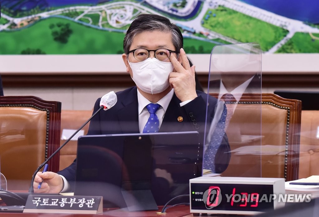 변창흠 장관 "제주 2공항 여론조사 결과 환경부로 보낼 것"