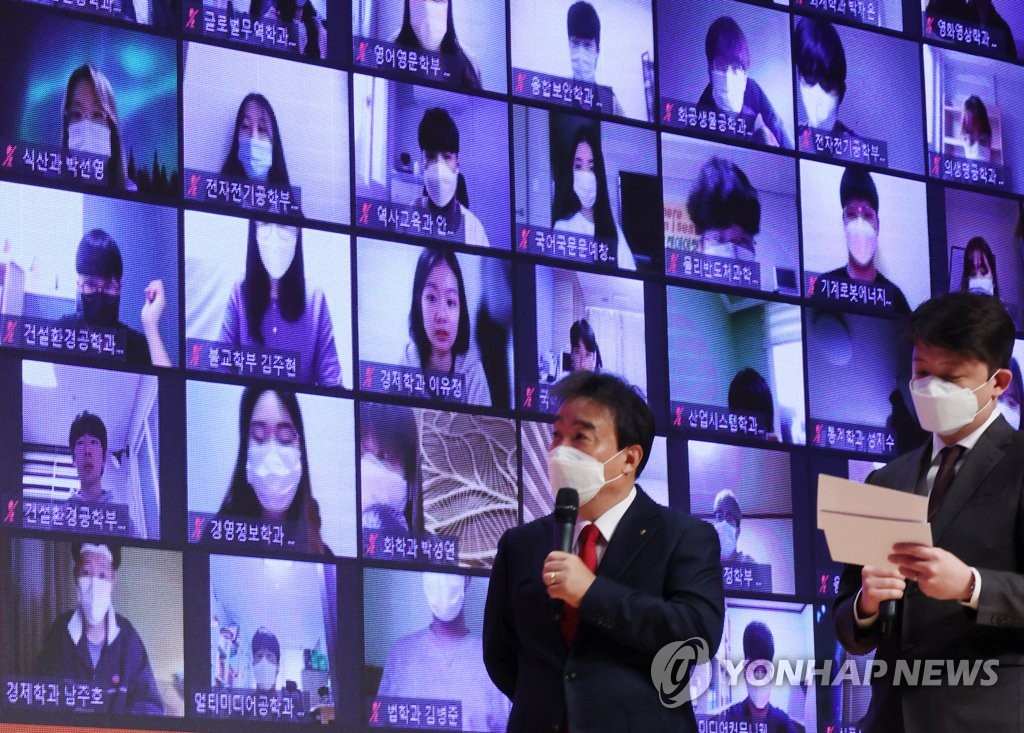 작년엔 엄두도 못 낸 입학식, 올해는 다르다…AI·증강현실 동원