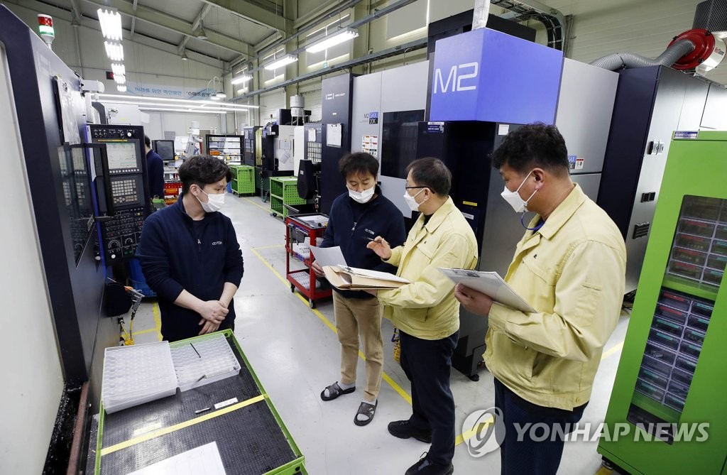 광주시 "방역수칙 위반 업소 집합금지·지원대상 제외"