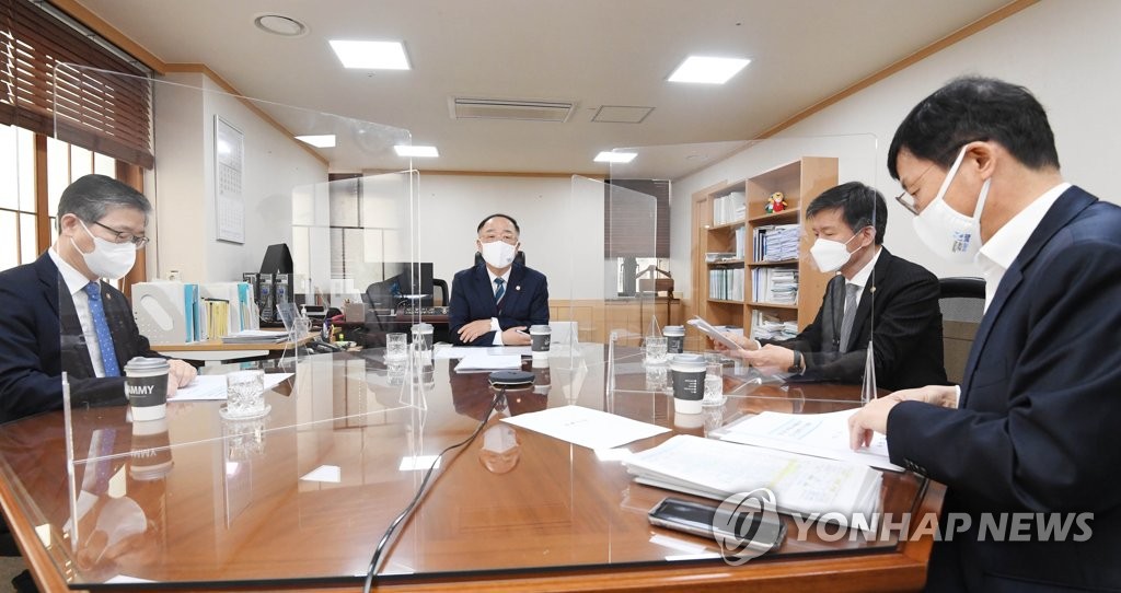 홍남기 "신고가 계약취소에 무관용 원칙 조치"