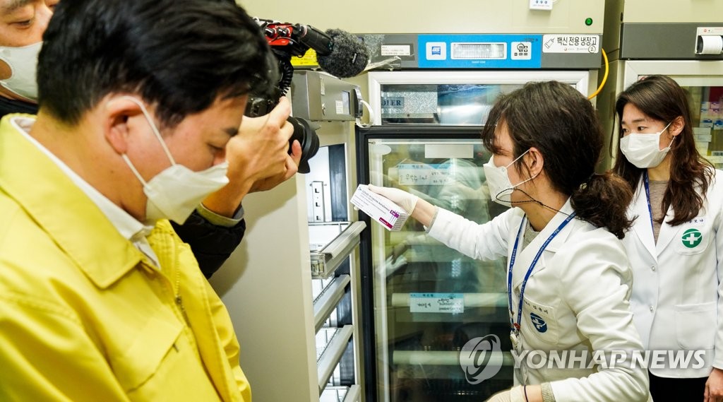 코로나19 백신 바다 건너 무사히 제주로…'접종계획 이상 무'