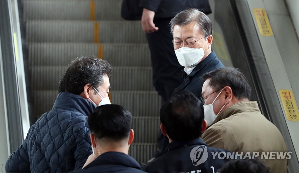 문대통령·당정청, 부산 총집결 …가덕도 신공항 '다걸기'