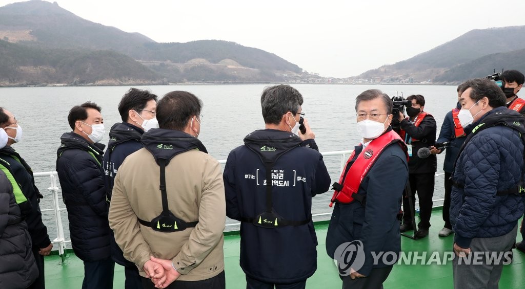 민주 "가덕신공항 균형발전 첫 걸음…약속 지켰다"(종합)