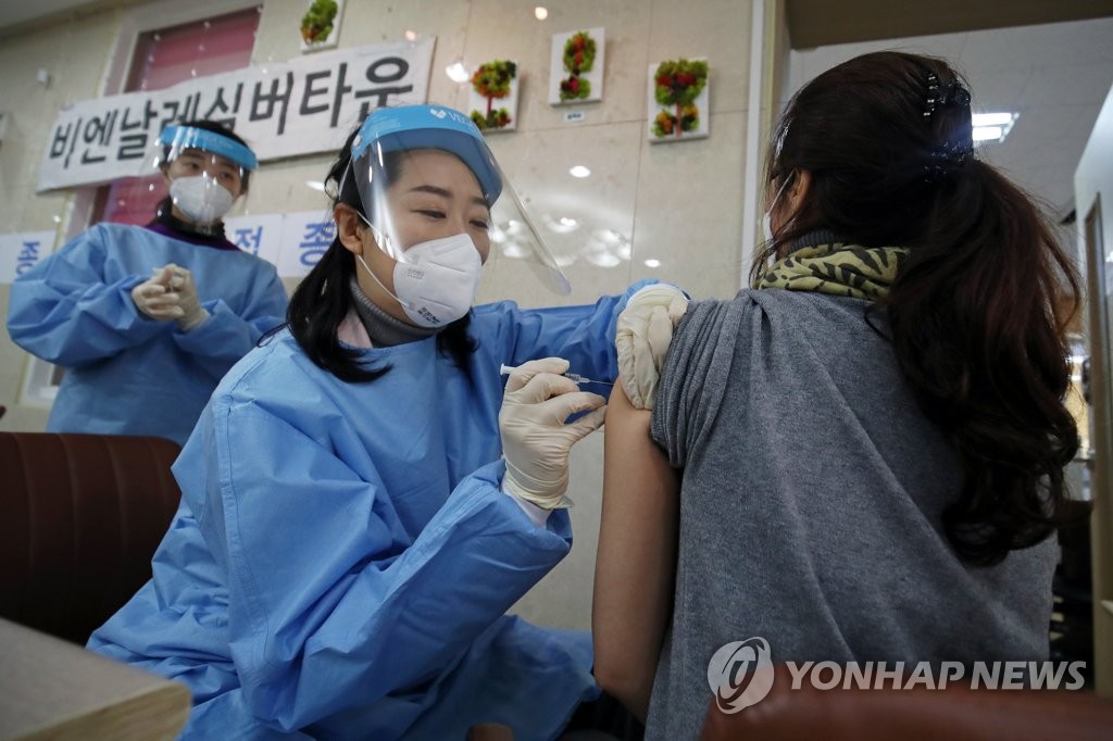 주요 외신 "한국, 코로나백신 접종 착수"…대상·절차 상세 보도