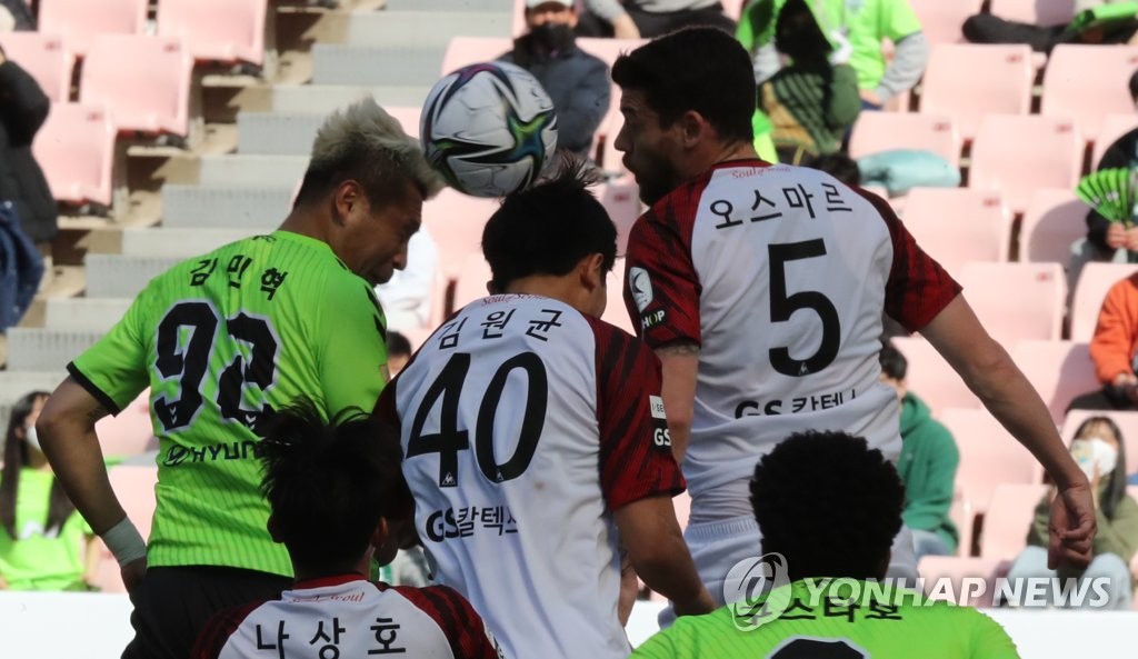 '디펜딩 챔피언' 전북, K리그1 개막전서 서울에 2-0 승리(종합)