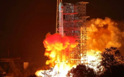中 화성탐사선 톈원 1호, 화성 궤도 진입 성공…2년전에는 달 뒷면으로 탐사선 보내