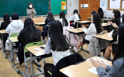 교육부, 3월부터 '부처협업 교과서' 15종 전국 고교에 보급