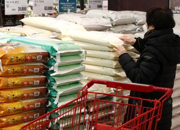 서울 시내 한 대형마트 쌀 판매대의 모습./사진=연합뉴스