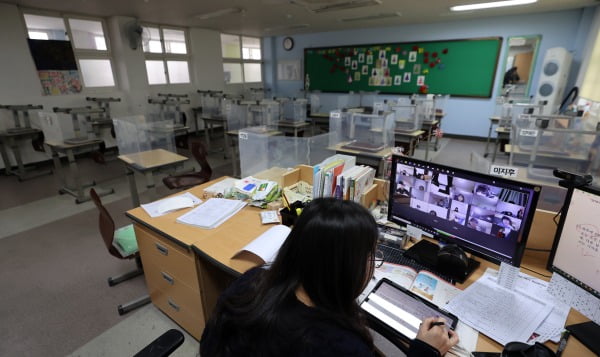 한 학교의 원격수업 장면. 기사와 직접적인 관련 없음. 사진=연합뉴스