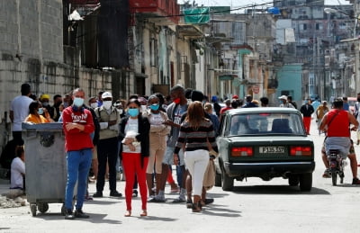 쿠바 "대부분 산업에 민간기업 허용"…경제 개혁 나서