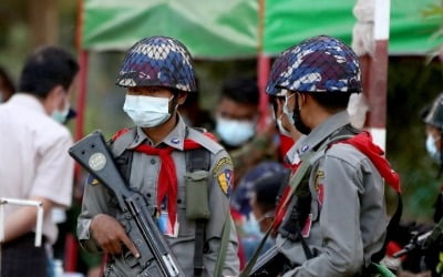 [속보] "미얀마 군부, 정당 의원 등 400명 구금 해제키로"