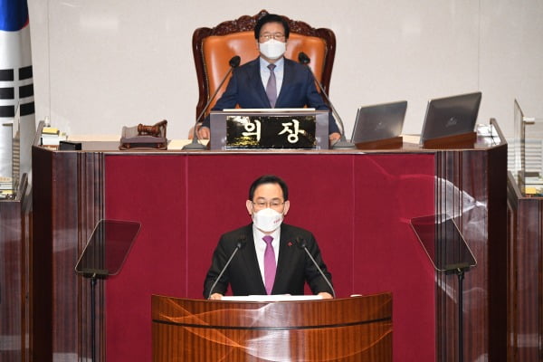주호영 "文정권, 국민 촛불 빼앗아 자신들 앞길만 밝혔다" [종합]