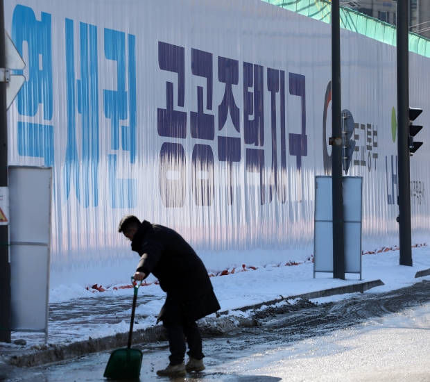 정부가 25번째 부동산 대책을 발표한 지난 4일 서울 한 역세권 공공주택지구 공사현장 모습. /사진=연합뉴스