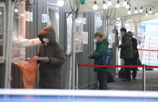 속보 수도권 25 단계 비 수도권 2 단계 14 일까지 5 명 이상 회의 없음