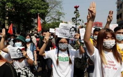 미얀마 시위대는 왜 '파고다 공원'으로 몰릴까 [여기는 논설실]