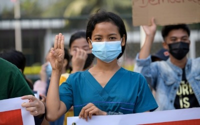 미얀마 쿠데타 항의 시위 사흘째…의료진·승려도 본격 동참