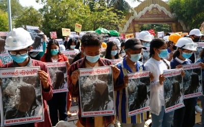 쿠데타 불복종 시위서 경찰에 총 맞은 미얀마 여성 사망
