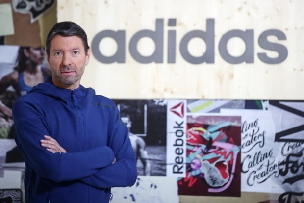 Adidas sells Reebok…  The enterprise value rises to a quarter