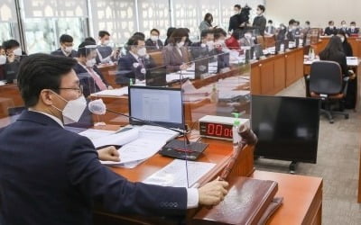 의사협회 "'강력범죄 의사 면허취소' 법안 의결 시 총파업"