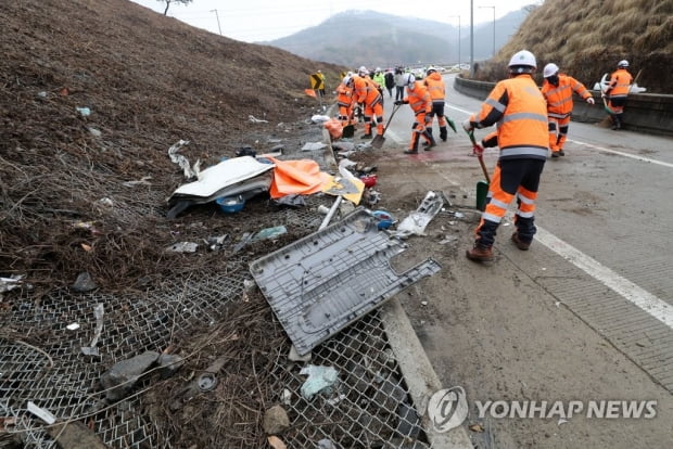 세종경찰청 '7명 사망 고속도 승합차 전복' 전담수사반 구성