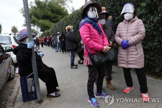 폐기 앞둔 백신 노리는 '백신 사냥꾼' 활개…윤리적 비판도