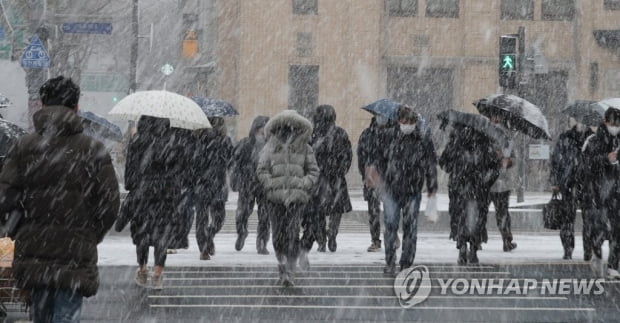 서울 등 수도권 눈발 날리기 시작…밤부터 새벽 사이 대설