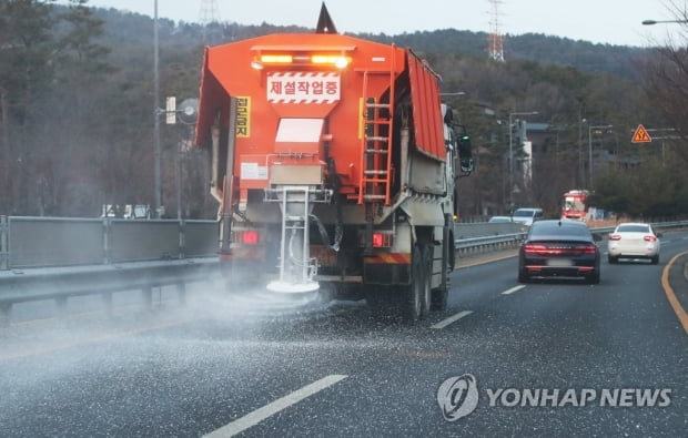 서울 눈발 날리다 잠시 멈춰…오후 8∼9시 강한 눈 시작