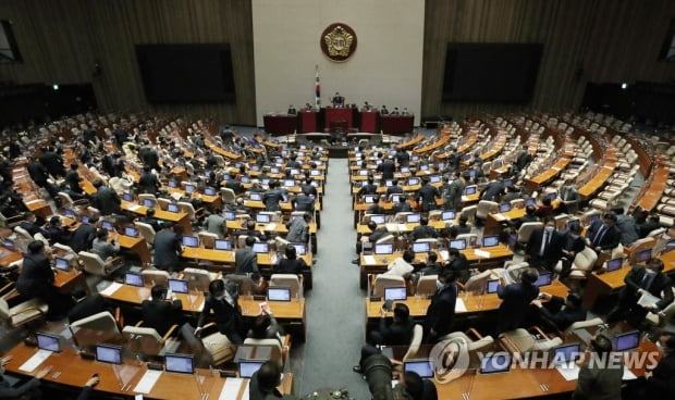 국회, 임성근 판사 탄핵소추안 표결 돌입