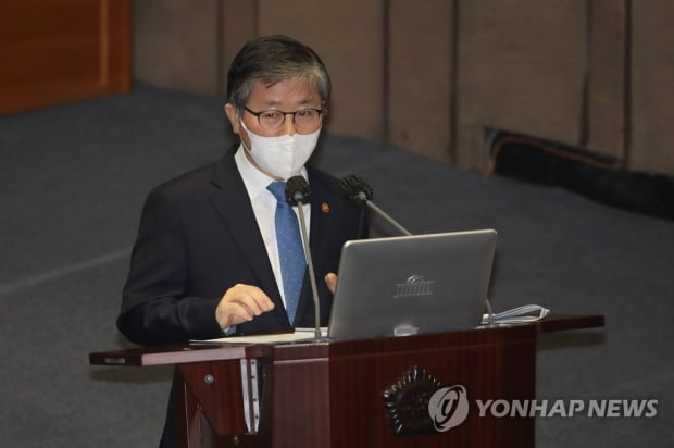 변창흠, 가덕도신공항 "법 통과돼도 사전타당성 조사"