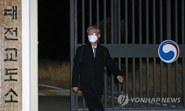 '월성원전 의혹' 백운규 구속영장 기각…검찰 "납득 어렵다"