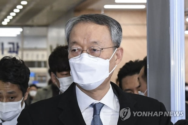 '월성원전 의혹' 백운규 구속영장 기각…검찰 "납득 어렵다"
