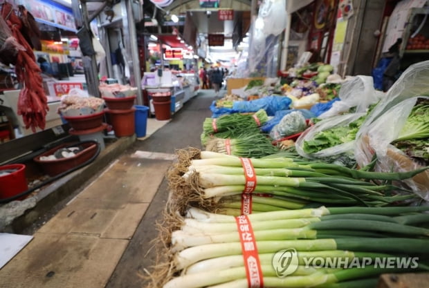 오늘도 300명 밑돌듯…감소세속 설연휴·변이 바이러스 '변수'