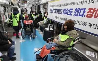 장애인단체 4호선 지하철 시위 종료…"운행 회복중"