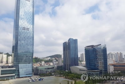 상주 인원만 4천명 부산국제금융센터서 코로나 산발 확진