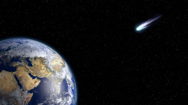 The dinosaur mass extinction colliders 66 million years ago were long-period comet fragments.