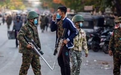 미얀마 군정 대변인 "시위대 무법행동으로 경찰관 사망"