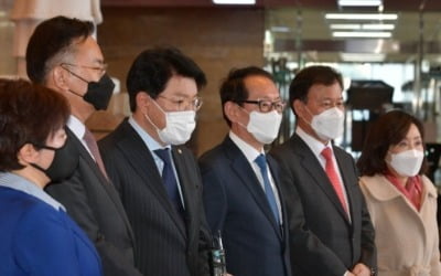 김명수, 野의원들 사퇴 종용에 "사퇴할 의사 없다"