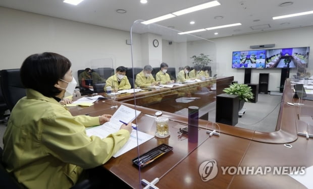 유은혜 "신학기 개학 연기 없어…등교 수업 확대 준비해달라"