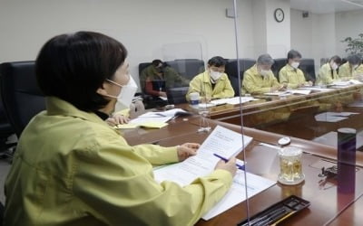 유은혜 "신학기 개학 연기 없어…등교 수업 확대 준비해달라"