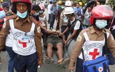 미얀마 유혈사태 악화일로…쿠데타 이후 4명 사망·100여명 부상