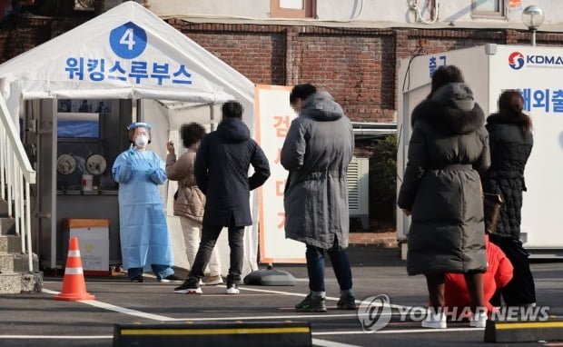 오늘 300명대 초반 예상…이번 주 추이 따라 거리두기 수위 결정