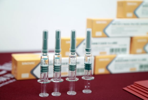 필리핀, 시노백 백신 의료진에 접종 안해…"효과 떨어져"