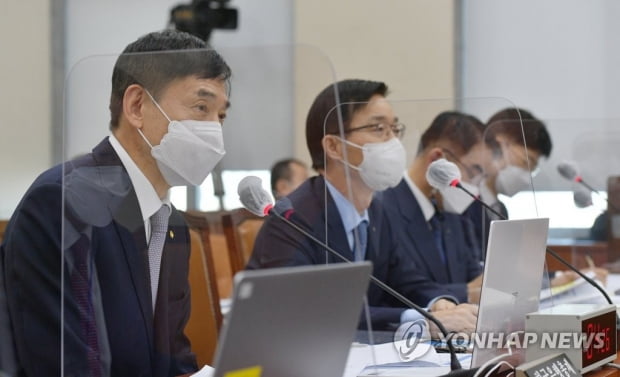 이주열 총재 "한은, 국채 직접 인수 바람직하지 않다"