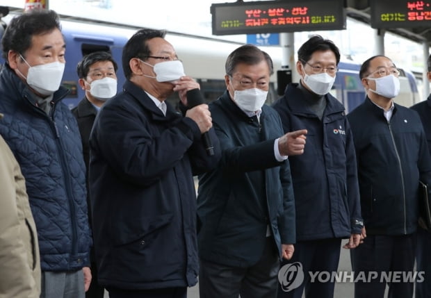 문대통령 부산行…가덕도 신공항 등 동남권 메가시티 점검