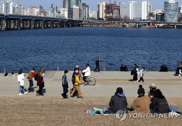 낮 기온 10도 안팎 포근…강원영동 등 빗방울