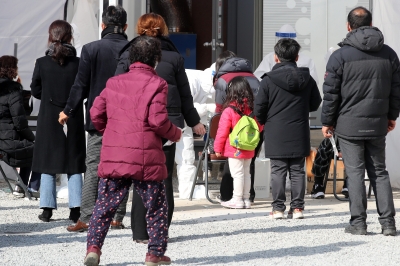 어제 신규확진 370명…'변이 바이러스' 유입에 당국 긴장 [종합]