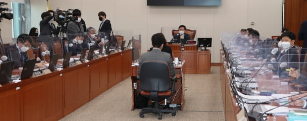 19일 서울 여의도 국회에서 국토교통위원회 법안심사소위가 열리고 있다. /사진=뉴스1