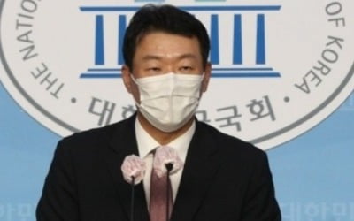 文대통령 '좀스럽다' 지적에…野 "감정조절 장애" 공세