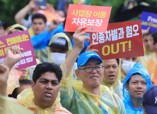 비닐하우스 사는 외국인 근로자, 사업장 옮겨준다